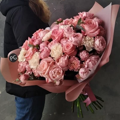 Flower bouquet to Moscow
