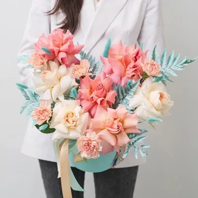 Flowers in box delivery to Russia