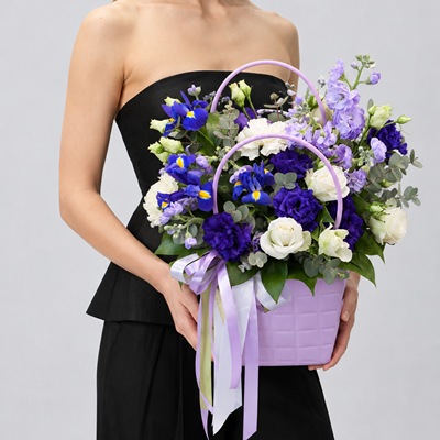 Flowers in a box delivery Moscow