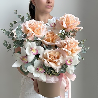 Flowers in box delivery Moscow
