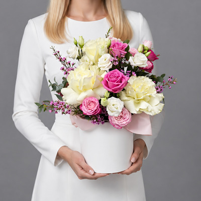 Flowers in box delivery to Moscow