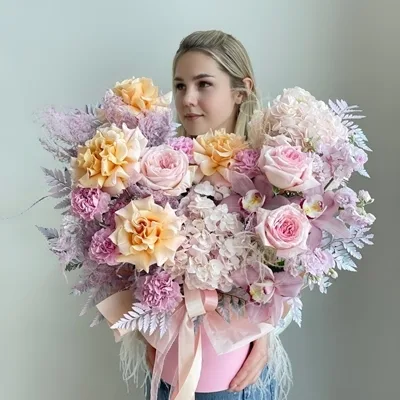 Flowers in box to Moscow