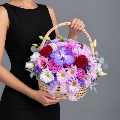 Flowers in box delivery in Moscow