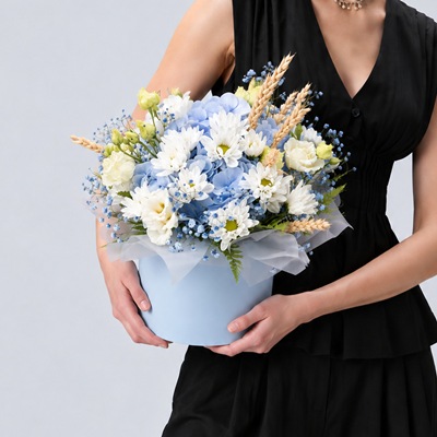 Flowers in a box delivery in Moscow