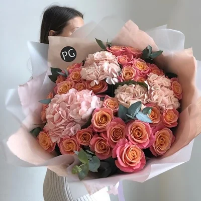Luxury flower arrangements for Russia