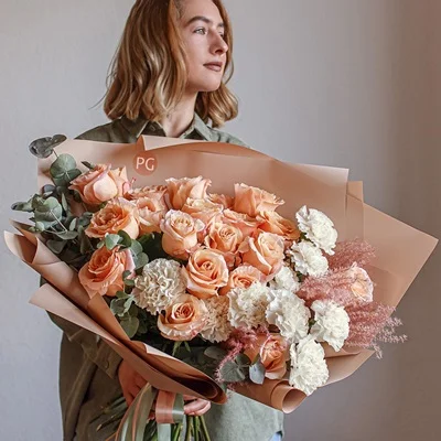 luxury flower arrangement to moscow