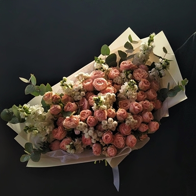 Luxury flower arrangement for Moscow