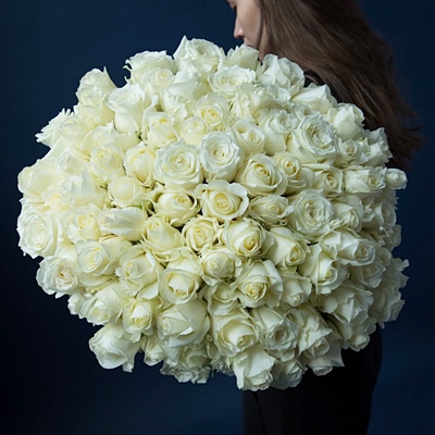 101 White roses to Moscow