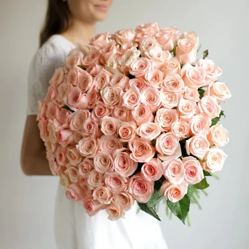 Send pink roses to Moscow