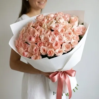 Send pink roses to Moscow