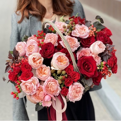 Flower basket delivery to Russia
