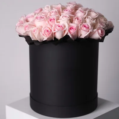 Roses in box delivery in Moscow