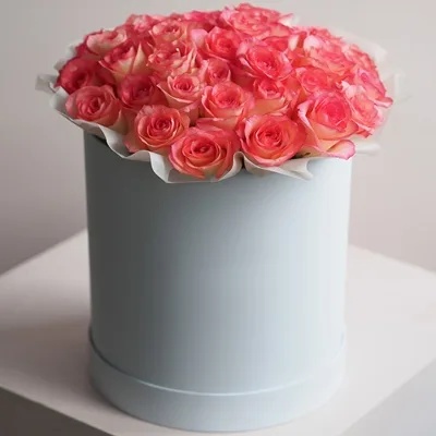 Roses in box delivery to Moscow