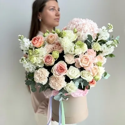 Flowers in a box to Moscow