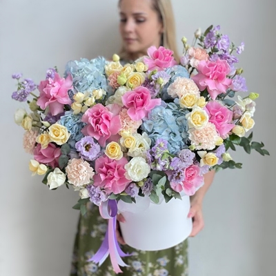 Flowers in a box for Moscow