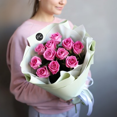 Send roses to St Petersburg Russia