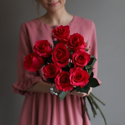 Send roses to Saint Petersburg