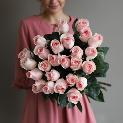Send rose bouquets in Moscow