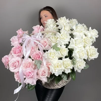 Flower baskets delivery in Moscow