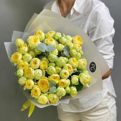 Luxury peonies delivery in Russia