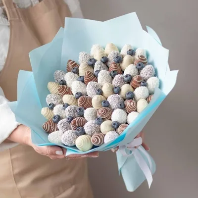 Strawberry bouquets delivery in Russia