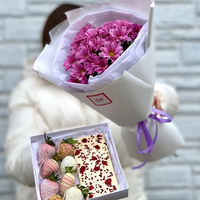 Strawberry box delivery in Russia