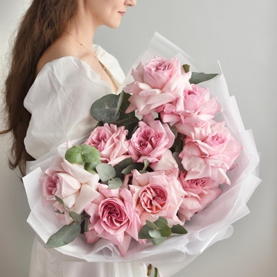 Send luxury flowers to Moscow