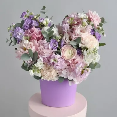 Order flowers in box for Moscow