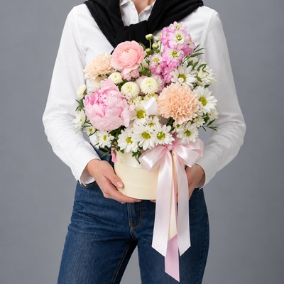 Luxury flowers in box Moscow