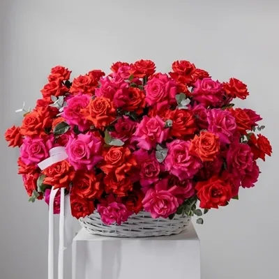Rose basket delivery Russia