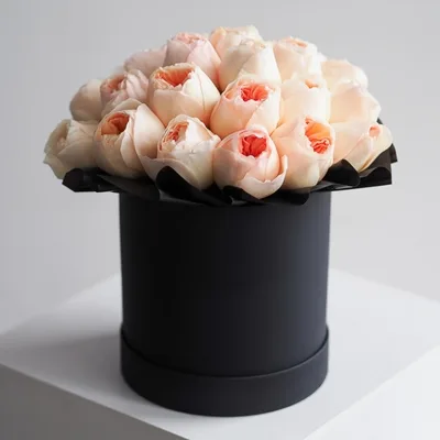 Розы в коробке Илиана